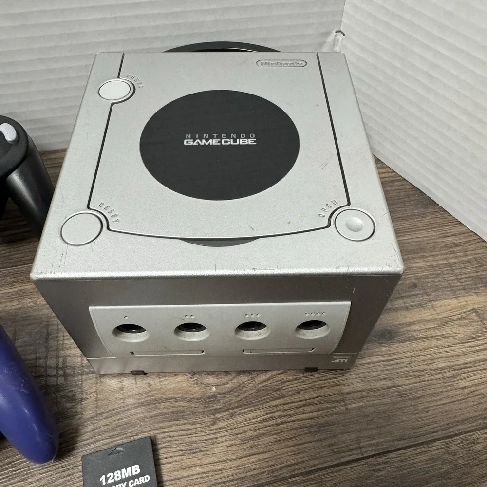 Nintendo GameCube DOL-101 Gaming System SILVER Console 2 Controllers Memory Card